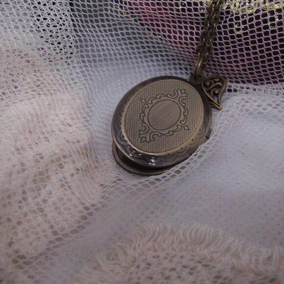 Anniversary birthday gift heart Bronze Memorial Antique Rose Green locket Photo - Picture 8 of 9